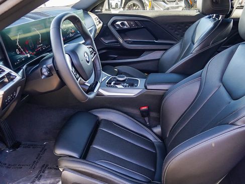 Used 2025 BMW 230i xDrive Coupe w/ Premium Package image 19