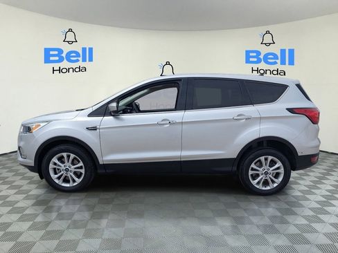 Used 2019 Ford Escape SE image 2