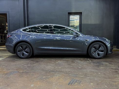 Used 2018 Tesla Model 3 Long Range image 10