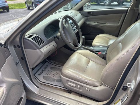 Used 2004 Toyota Camry LE FWD image 6
