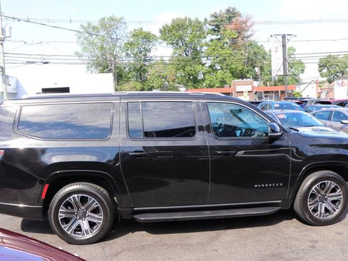 Used 2024 Jeep Wagoneer L Series II w/ Flexible Seating Group AWD/4WD image 6
