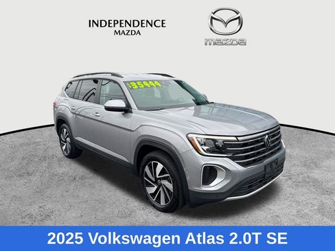 Used 2025 Volkswagen Atlas SE image 1