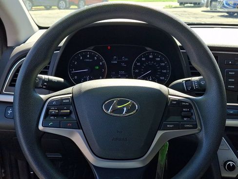 Used 2018 Hyundai Elantra SE FWD image 17