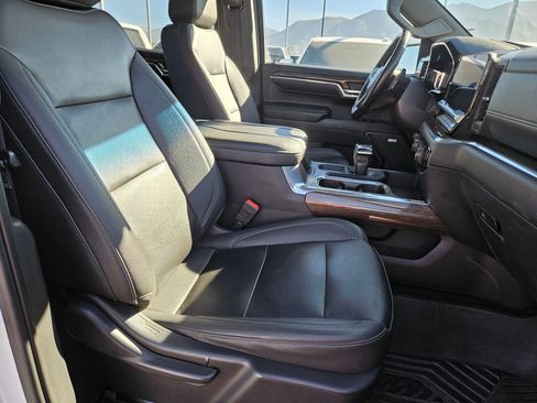 Used 2023 Chevrolet Silverado 1500 LT Trail Boss w/ LT Trail Boss Premium Package AWD/4WD image 32