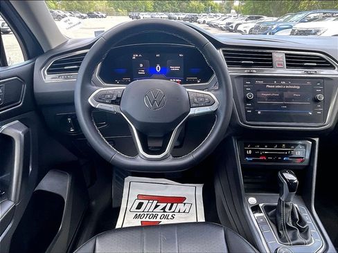 Used 2023 Volkswagen Tiguan SE AWD/4WD image 17