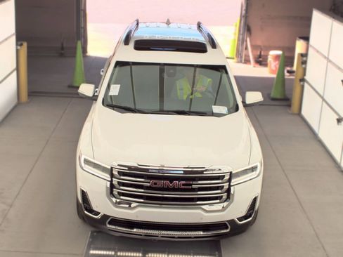 Used 2023 GMC Acadia SLT w/ Preferred Package FWD image 2