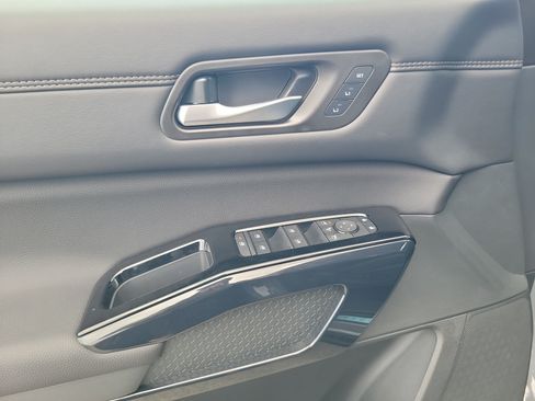 New 2026 Nissan Pathfinder Platinum FWD image 11