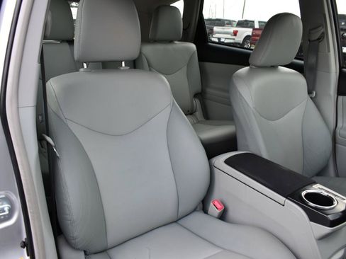 Used 2012 Toyota Prius V Five FWD image 32