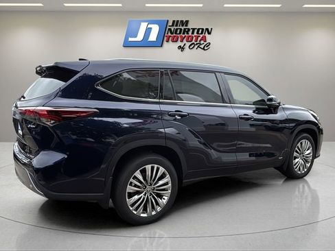 New 2026 Toyota Highlander Platinum AWD/4WD image 5