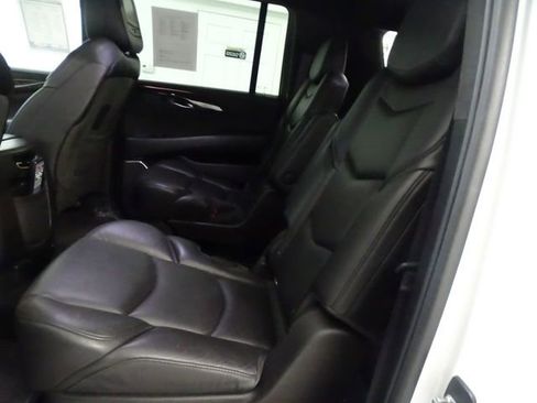 Used 2017 Cadillac Escalade ESV Platinum AWD/4WD image 4