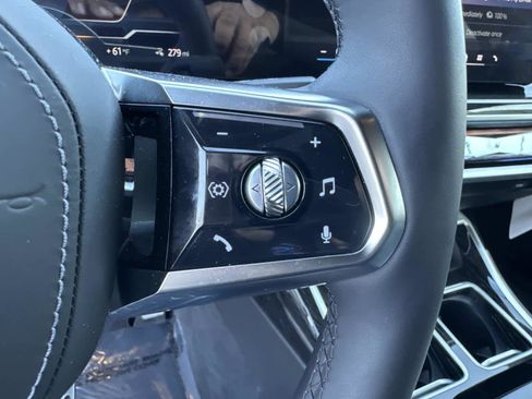 Certified 2025 BMW i7 eDrive50 w/ M Sport Package image 29