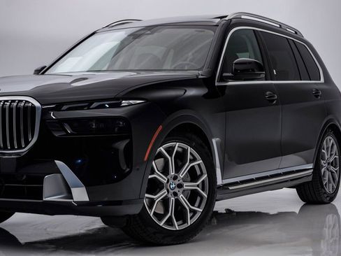 Used 2024 BMW X7 xDrive40i w/ Premium Package image 2