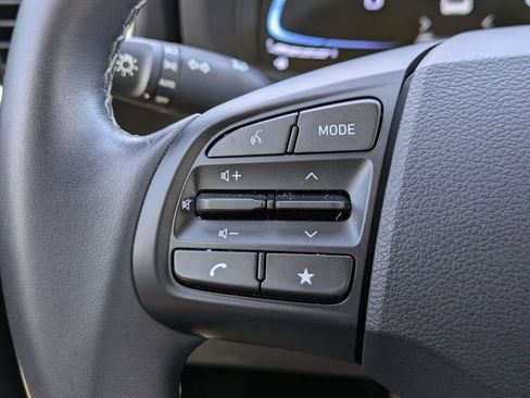 Certified 2025 Hyundai Venue SEL FWD image 24