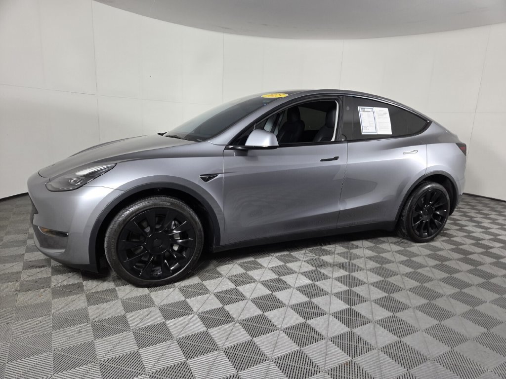 Used 2025 Tesla Model Y Long Range AWD/4WD image 9