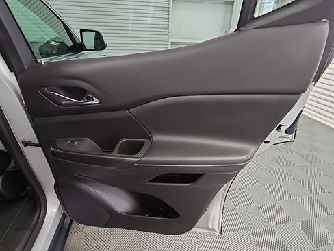 Used 2019 GMC Acadia SLT image 39