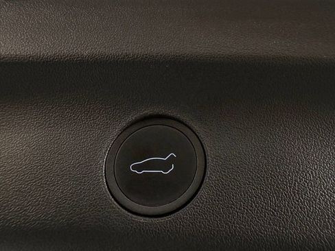 Used 2022 Tesla Model Y Long Range image 22