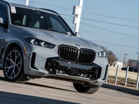 New 2026 BMW X5 xDrive50e w/ M Sport Package image 3