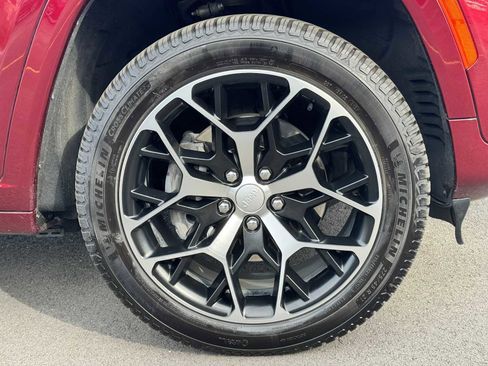 Used 2022 Jeep Grand Cherokee Summit AWD/4WD image 9