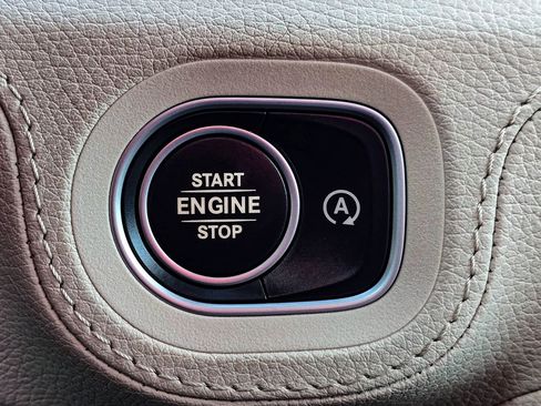 Used 2024 Mercedes-Benz GLS 450 4MATIC image 23
