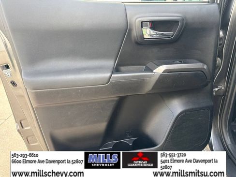 Used 2018 Toyota Tacoma TRD Off-Road AWD/4WD image 17