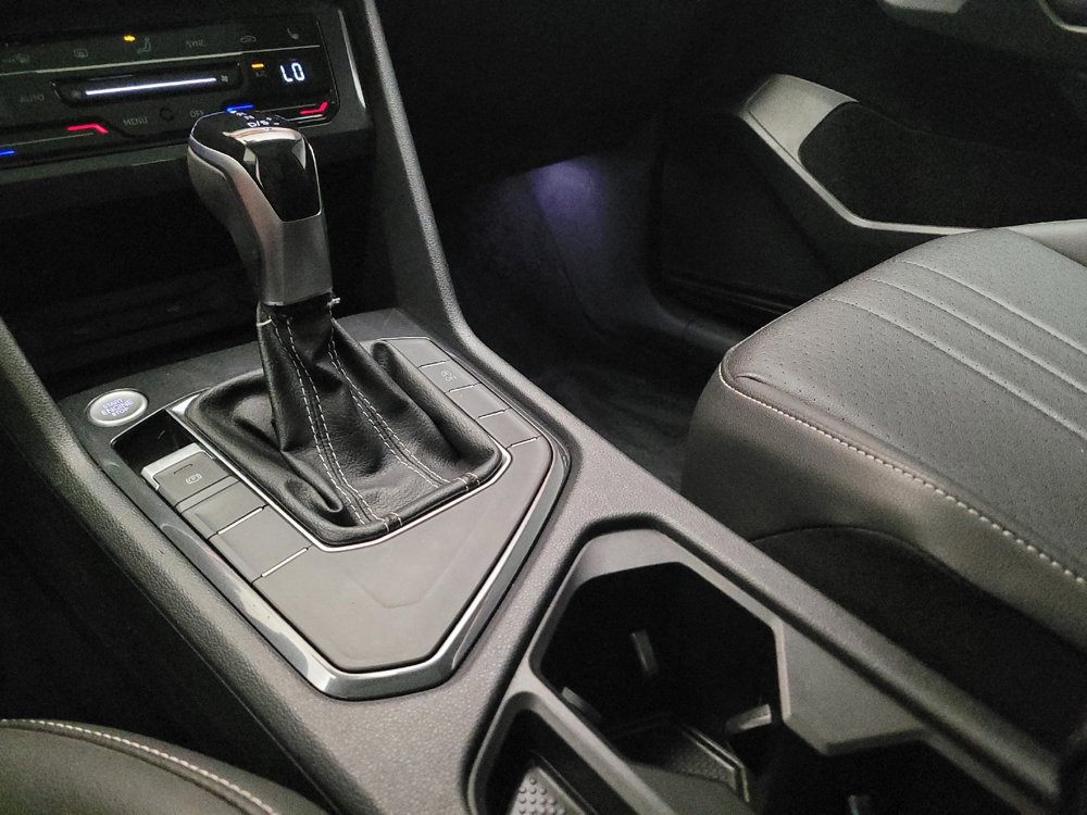 Used 2023 Volkswagen Tiguan SE w/ Panoramic Sunroof Package FWD image 26