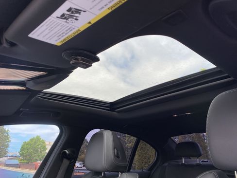 Used 2025 BMW 330i Sedan w/ M Sport Package RWD image 8