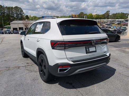 New 2025 Volkswagen Taos SEL image 6
