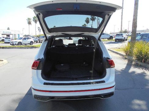 Used 2024 Volkswagen Tiguan SE R-Line AWD/4WD image 11