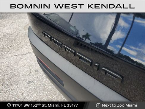 Used 2021 GMC Acadia SLE w/ Driver Convenience Package image 11