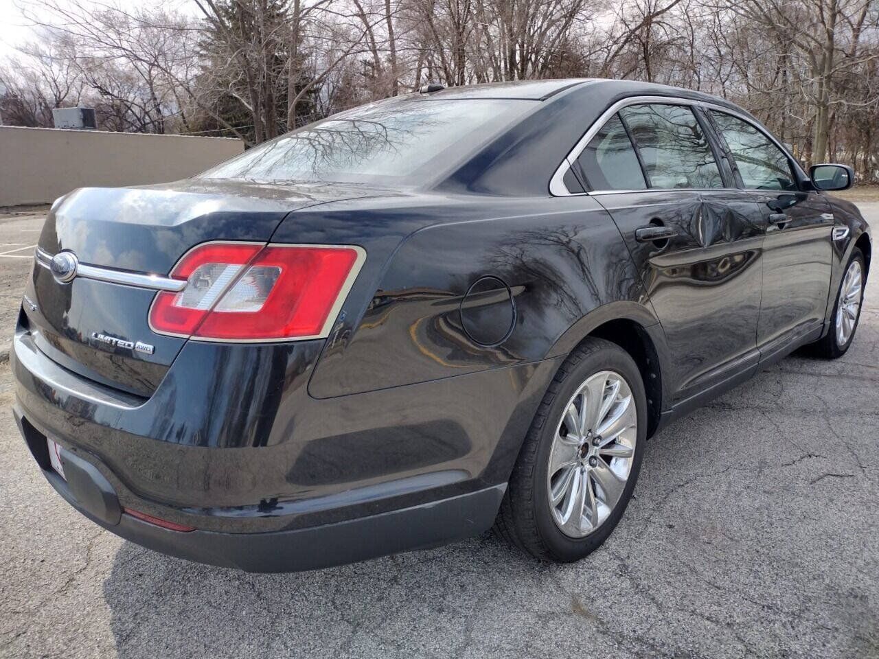 Used 2010 Ford Taurus Limited AWD/4WD image 4
