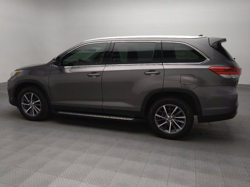 Used 2019 Toyota Highlander XLE image 3