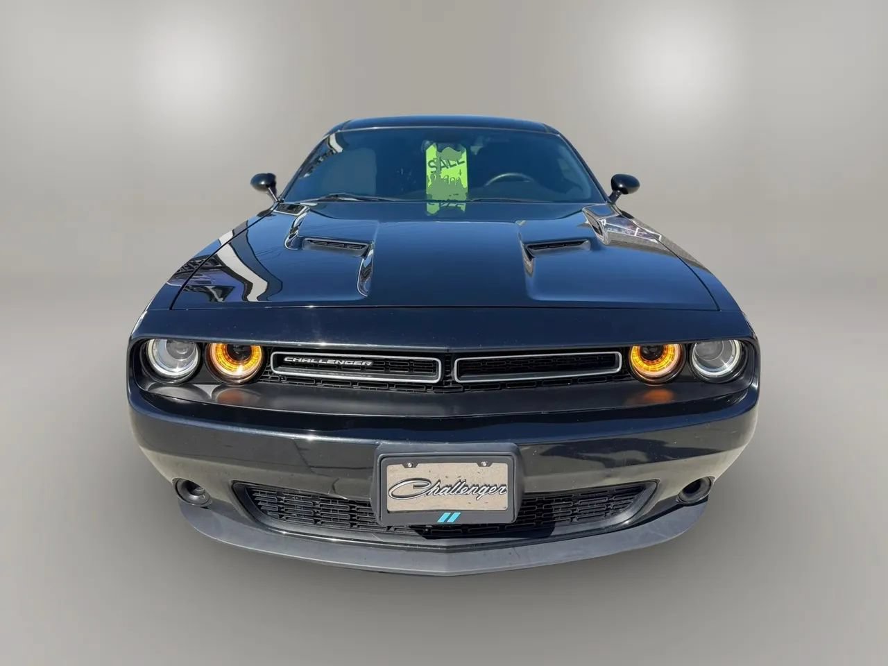 Used 2016 Dodge Challenger SXT RWD image 2