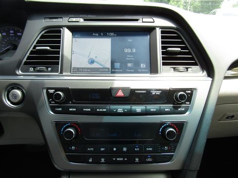 Used 2015 Hyundai Sonata Limited w/ Option Group 05 FWD image 28