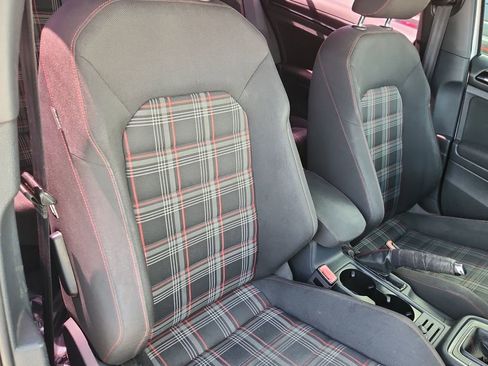 Used 2016 Volkswagen Golf 4-Door FWD image 13
