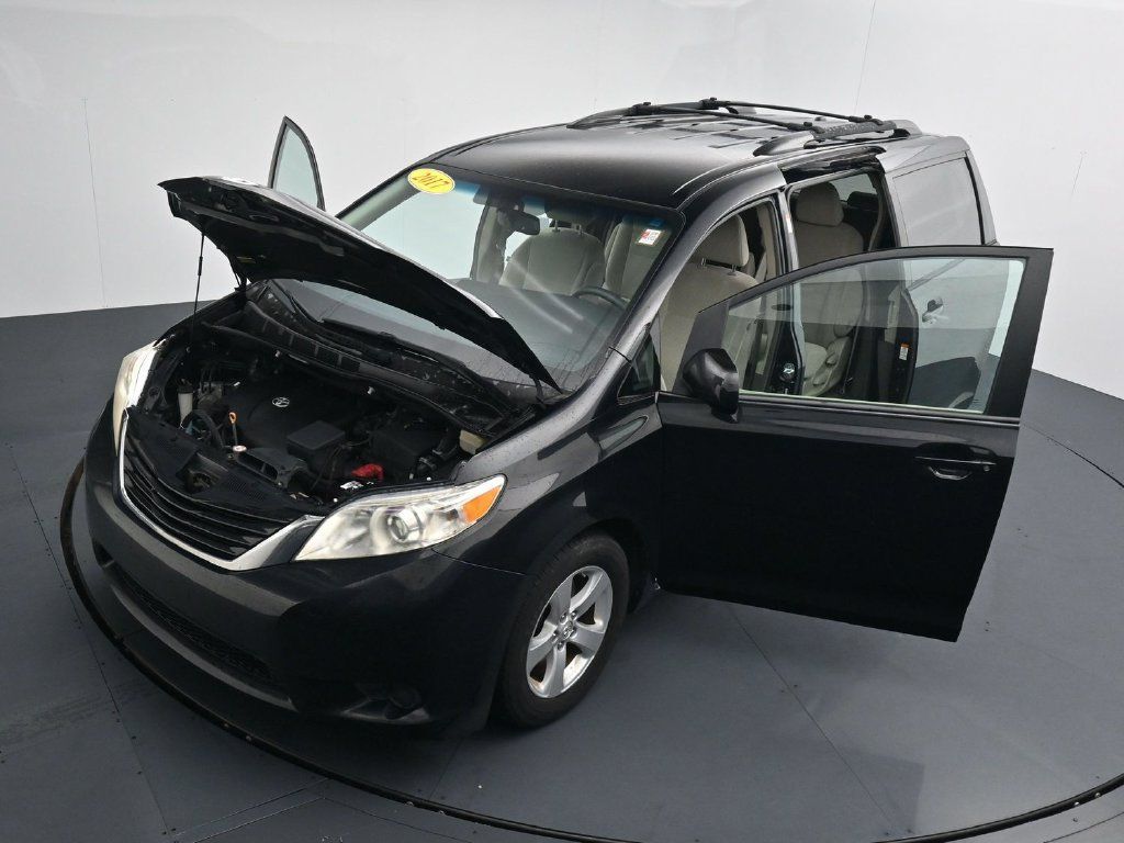 Used 2017 Toyota Sienna LE FWD image 39