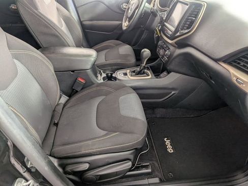 Used 2016 Jeep Cherokee Latitude w/ Comfort & Sound Group image 29