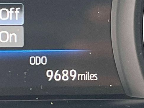 Certified 2024 Toyota Venza XLE image 28