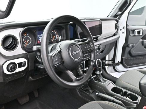 Used 2024 Jeep Gladiator Sport image 13