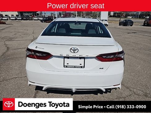 Used 2022 Toyota Camry SE image 4