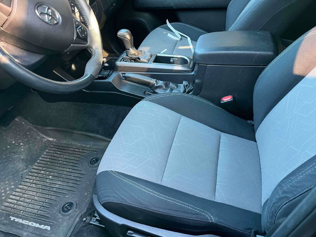 Used 2021 Toyota Tacoma TRD Sport w/ Technology Package AWD/4WD image 5