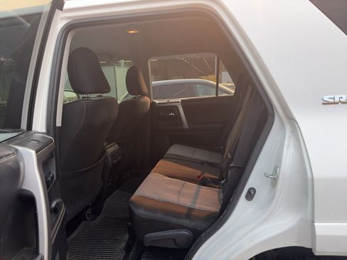Used 2017 Toyota 4Runner SR5 AWD/4WD image 8