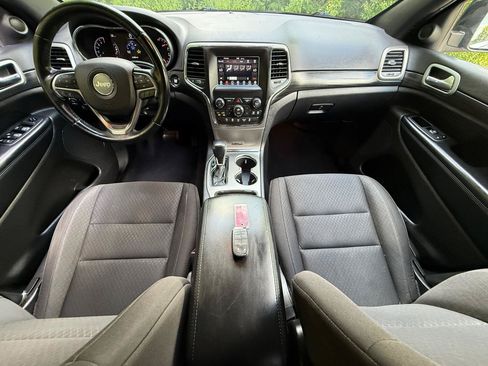 Used 2020 Jeep Grand Cherokee Laredo AWD/4WD image 23