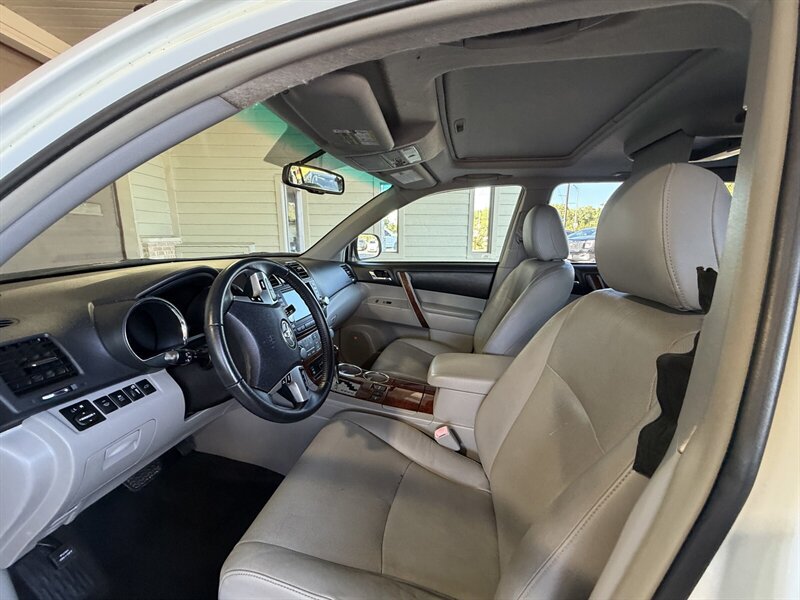 Used 2012 Toyota Highlander Limited AWD/4WD image 18