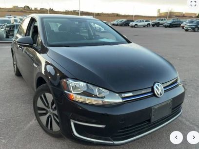 Used 2017 Volkswagen e-Golf SE w/ DC Fast Charging Package
