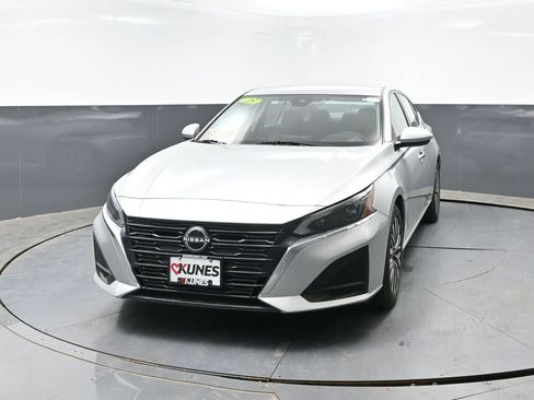 Used 2023 Nissan Altima 2.5 SV FWD image 7
