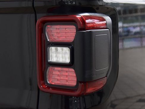 Used 2021 Jeep Gladiator Overland w/ Popular Equipment Package image 18