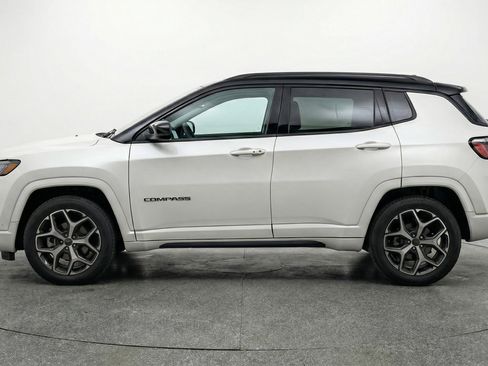 Used 2025 Jeep Compass Limited image 5