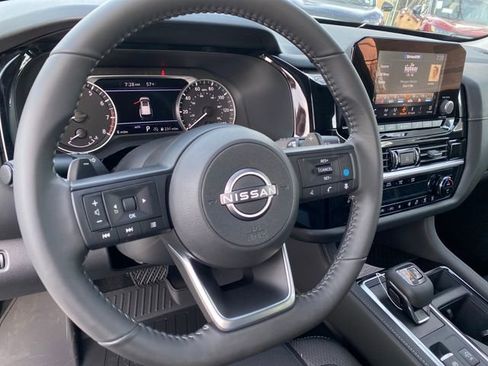 New 2025 Nissan Pathfinder SV w/ Black Appearance Package image 13