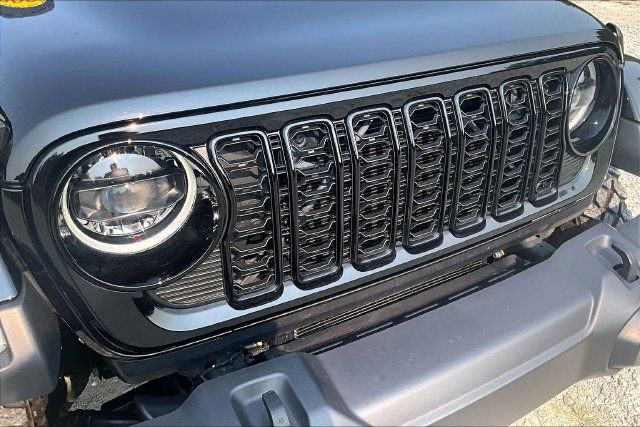 Used 2025 Jeep Gladiator Sport AWD/4WD image 27