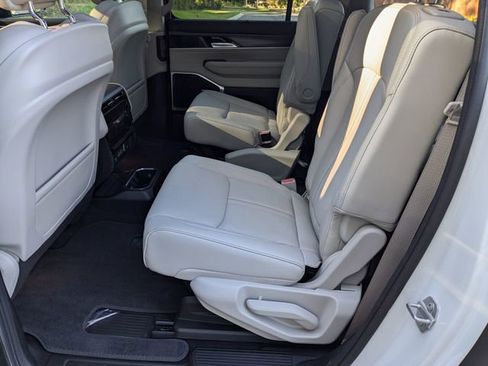 New 2024 Jeep Wagoneer L Series II w/ Convenience Group I image 23